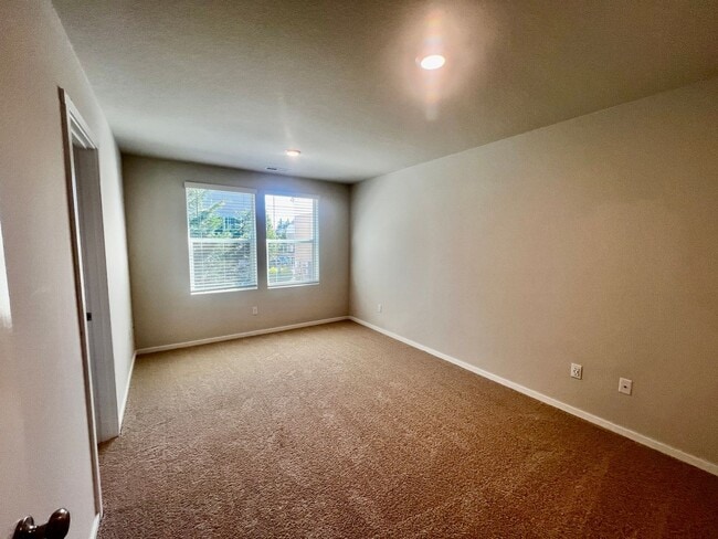 Building Photo - Free rent offered Beautiful New Smart Home...