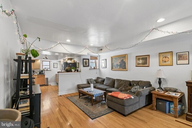 Building Photo - 615 S 11th St