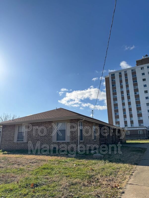 Building Photo - 753 S Campbell Ave