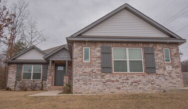 Building Photo - Nice 4 Bedroom Upscale Home In The Heart of Fayetteville!!