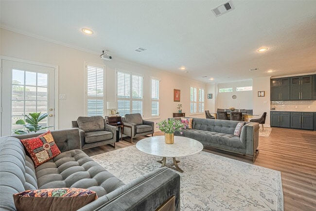 Building Photo - 1413 Whispering Pines Dr