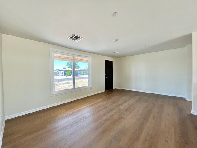 Building Photo - Fully Remodeled 3 Bd 2 Ba in Scottsdale!