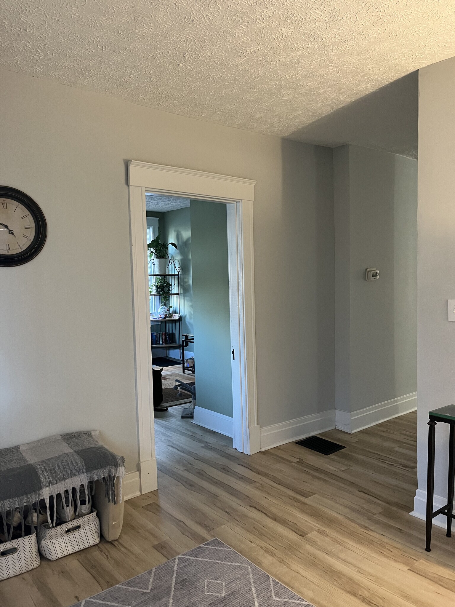 Foyer - 3819 Applegate Ave