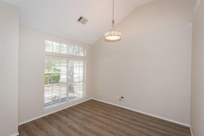 Building Photo - 9025 Vigen Cir