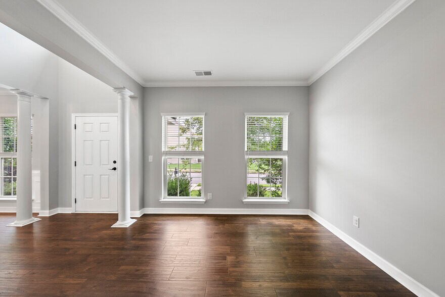 Building Photo - 1004 Crinoline Ln