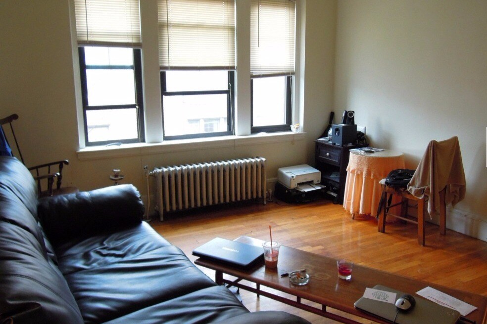 Building Photo - 347 Pleasant St