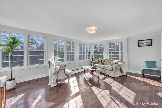 Building Photo - 708 S Rose Farm Rd