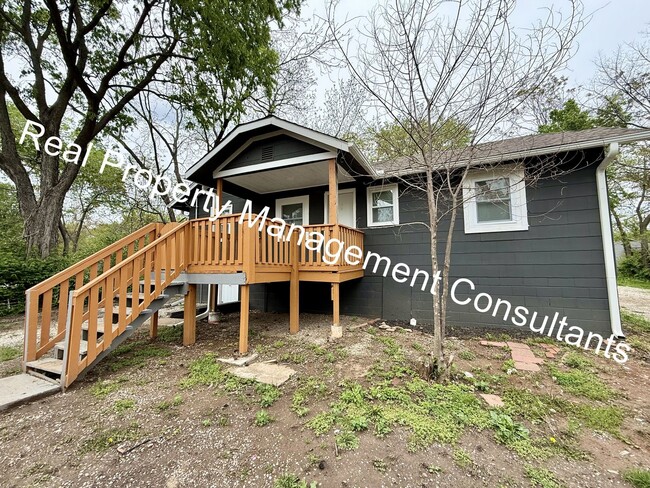 Building Photo - $500 off Frist Months Rent on Spacious 4 B...