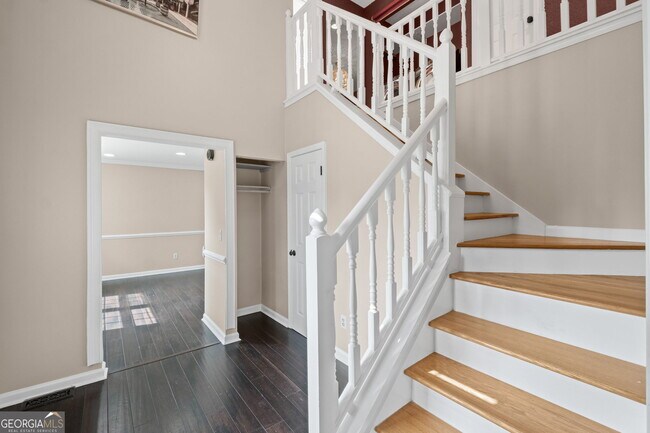 Building Photo - 2680 Nicholas Ct NE