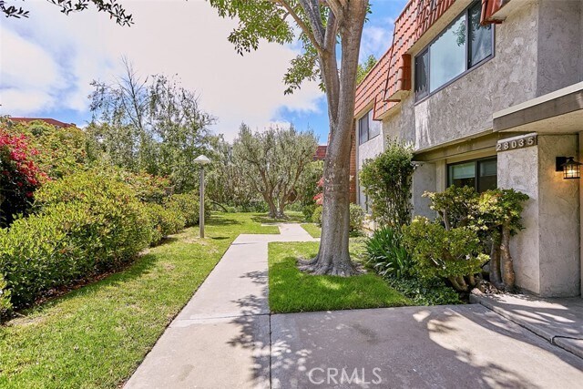 Building Photo - 28035 Ridgebrook Ct