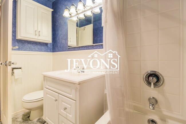 Building Photo - Jevons Property Management Presents this 2 bedroom and 1 bathroom property in the heart of Yakima