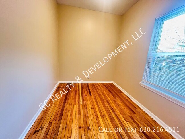 Building Photo - *** $1000 OFF RENT - 4 BEDROOM - 1 BTH / H...