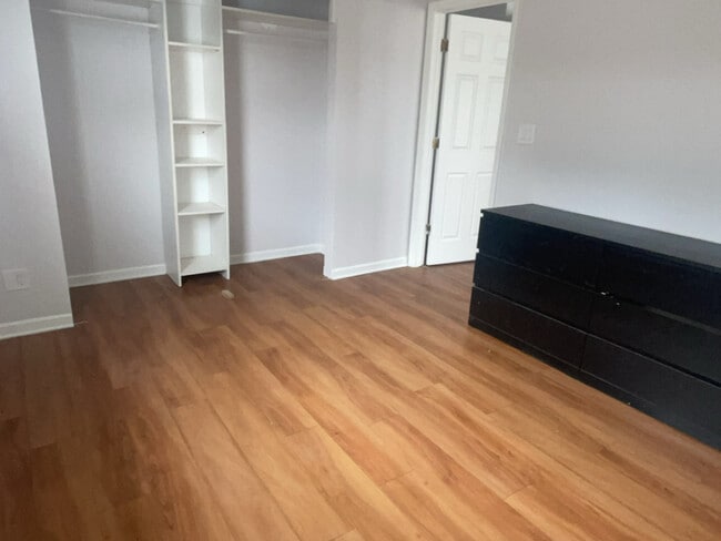 Building Photo - 3611 N Sacramento Ave