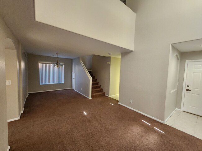 Building Photo - Gorgeous 3Bed/2.5 Bath home- located in N. Summerlin gated Community
