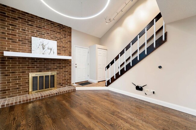 Building Photo - 136 Mohawk Trail