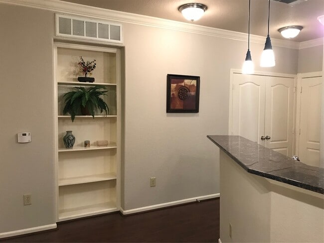 Building Photo - 1711 Old Spanish Trl