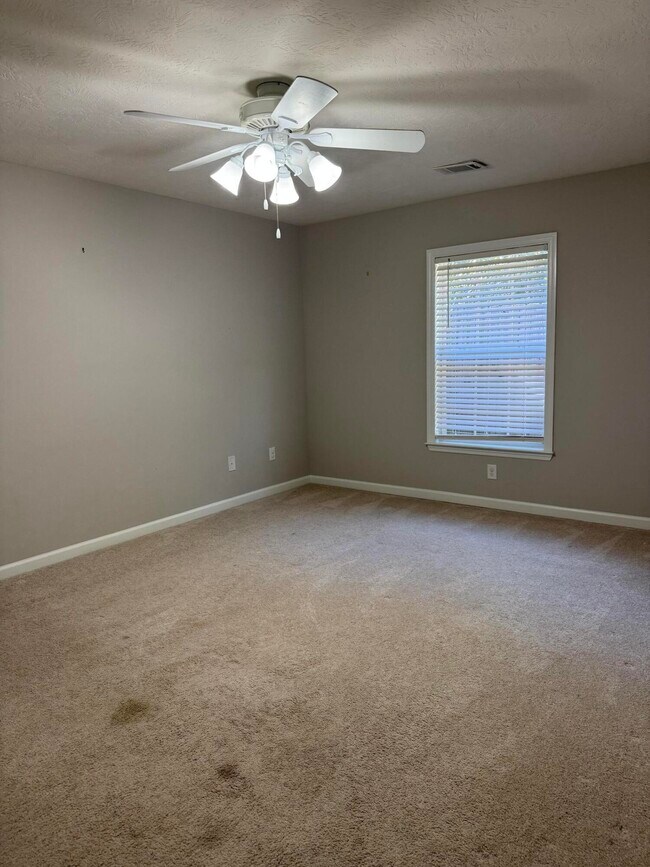 Building Photo - 6015 Sanibel Dr