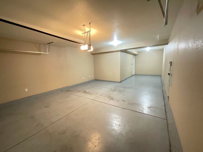 Building Photo - 3 Bedroom Home Available Near N Powers Blvd & Dublin Blvd!