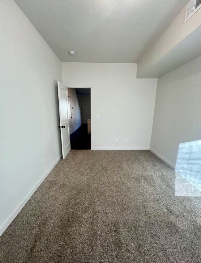 Building Photo - Newer Single Family Home Now Available!