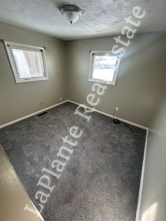 Building Photo - Three Bedroom Brick Ranch for Rent