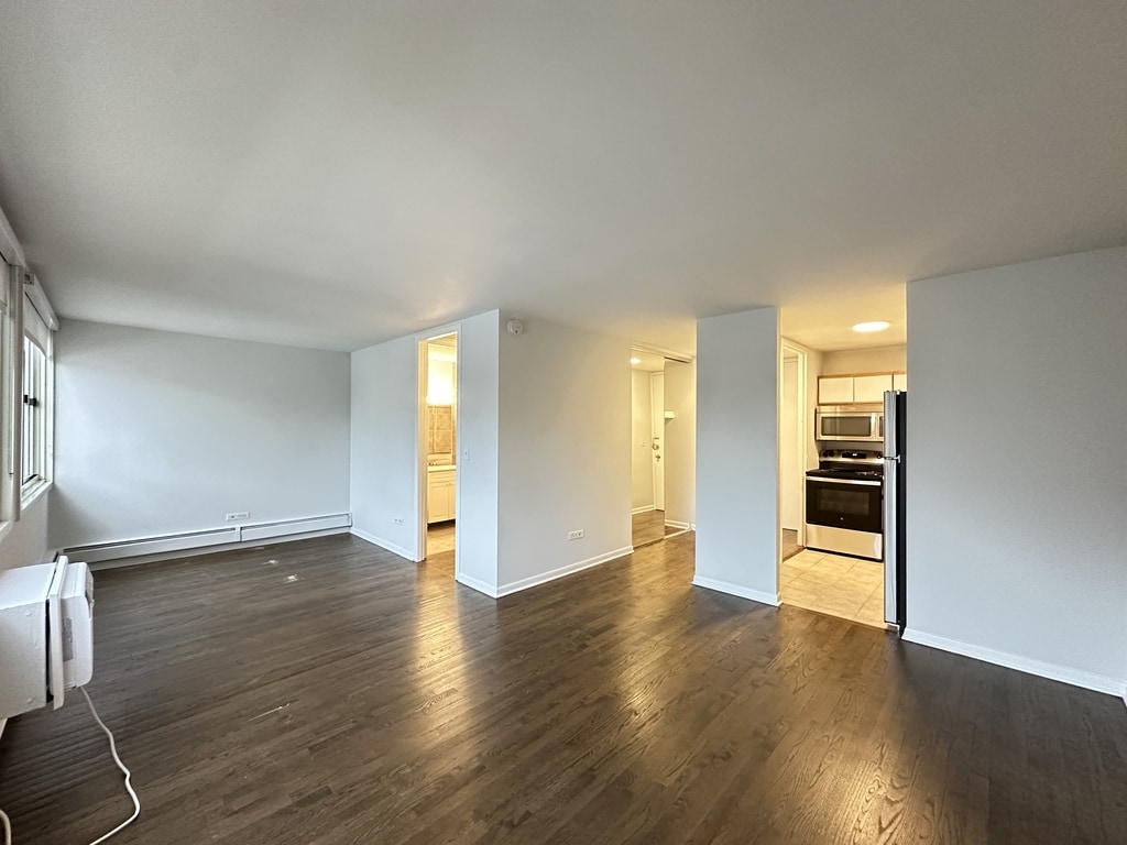 Building Photo - 1349 N Dearborn St