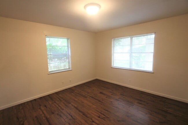 Building Photo - Coming Soon: Beautiful 3 Bedroom, 2 Bathro...