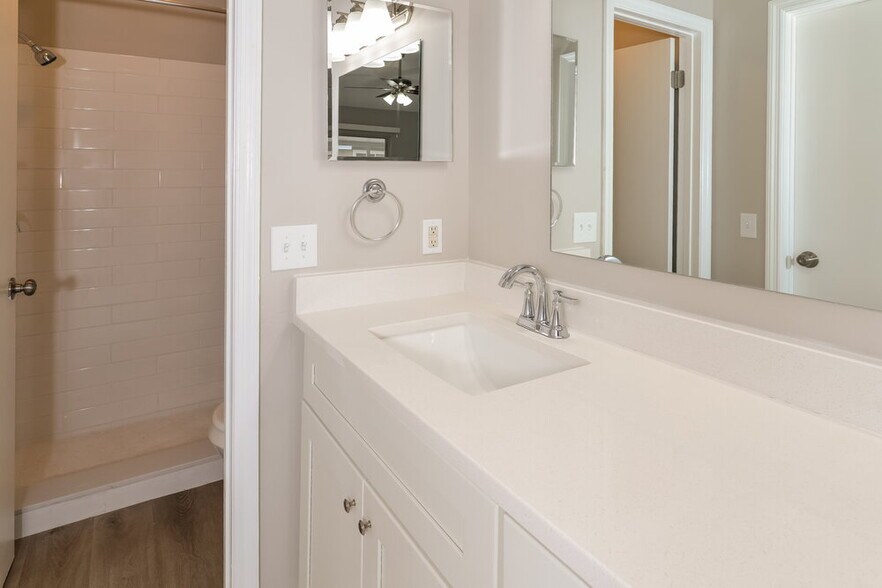 Building Photo - 1232 Regal Ridge Dr