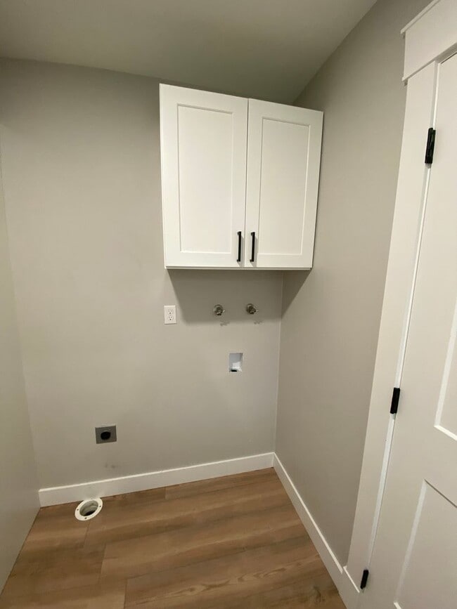 Building Photo - 20/22 Poplar Ave.