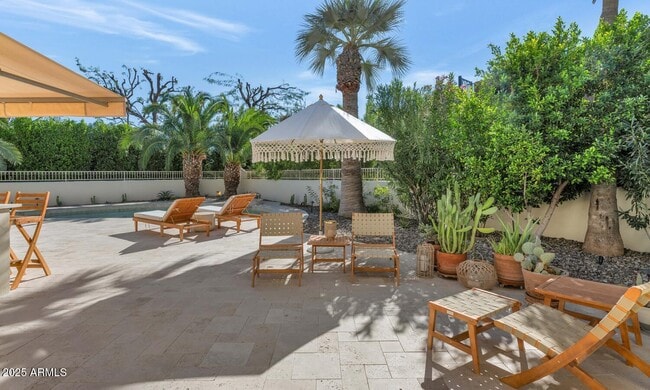 Building Photo - 9447 E Calle De Valle Dr