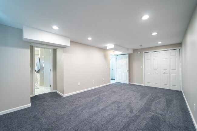 Building Photo - 558 Riceville Rd