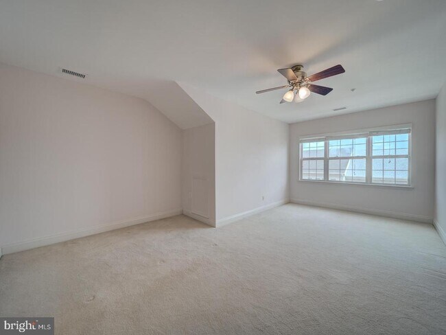 Building Photo - 113 Lake Cook Dr