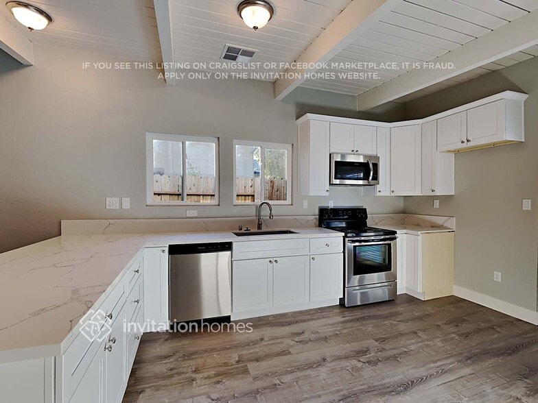 Building Photo - 8908 Bedford Ave