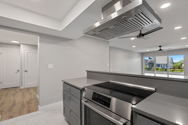 Building Photo - Large Freshly Remodeled and AIR CONDITIONE...
