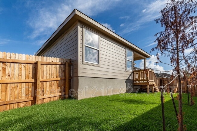 Building Photo - 706 Red Fld Wy