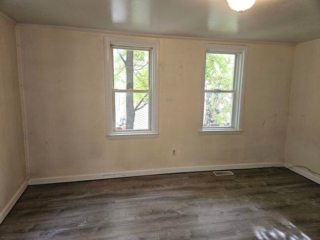 Building Photo - 87 6th St