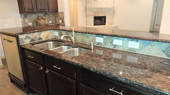 Building Photo - 11010 Sir Alex Dr