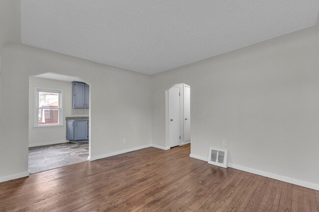 Building Photo - 18333 Beechwood St
