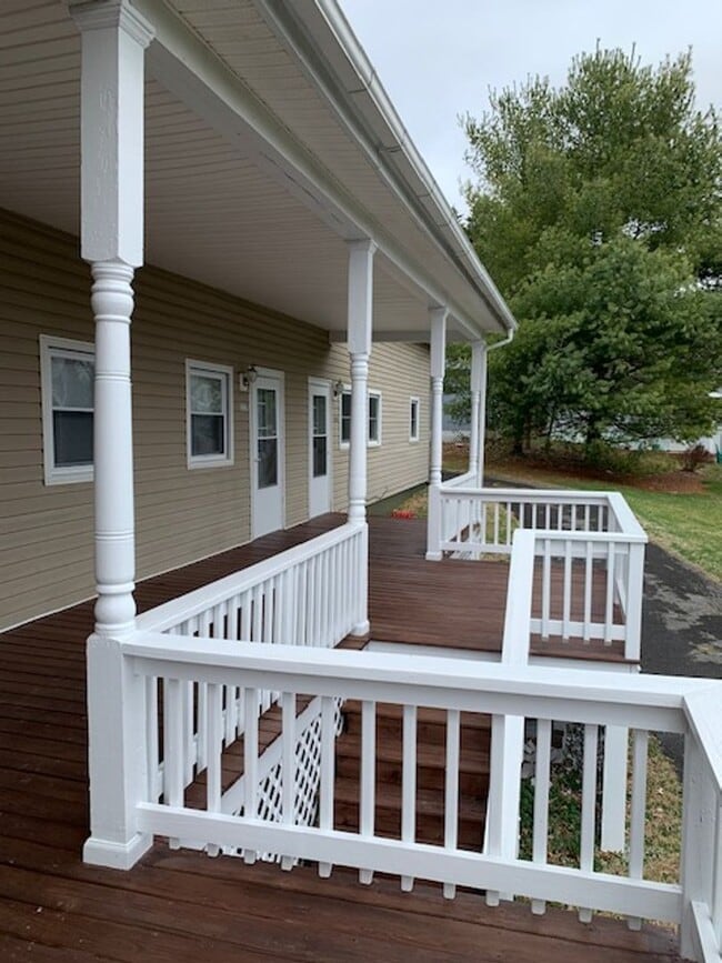 Building Photo - Two bedroom one bath close to law school