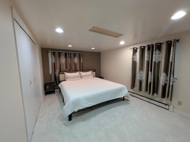 Building Photo - 11518 30th Ave NE