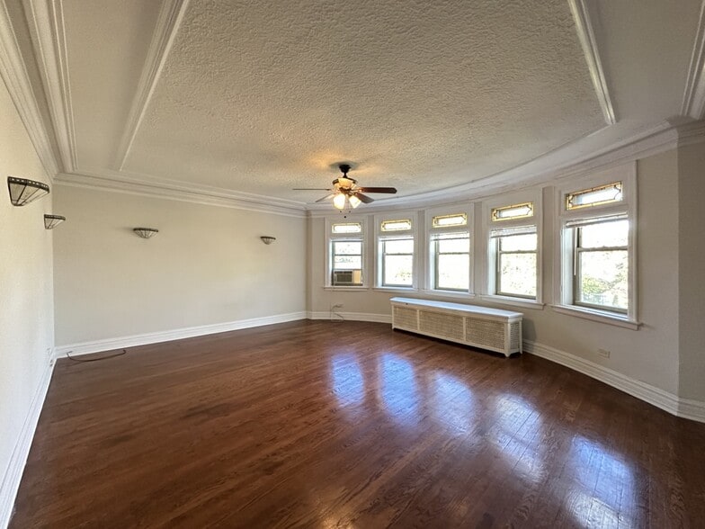 Building Photo - 1527 W Pratt Blvd