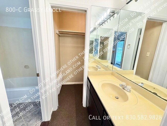 Building Photo - 800 Grassy Knoll