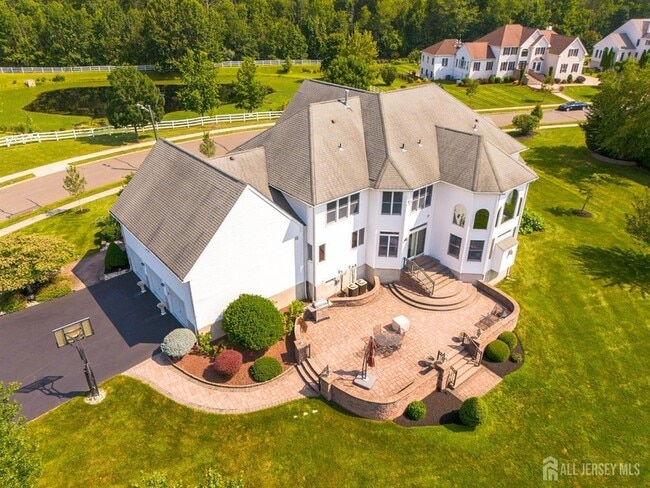 Building Photo - 19 Meadowlark Dr