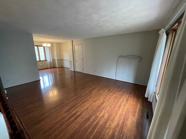 Building Photo - 116 Heather Hills Dr