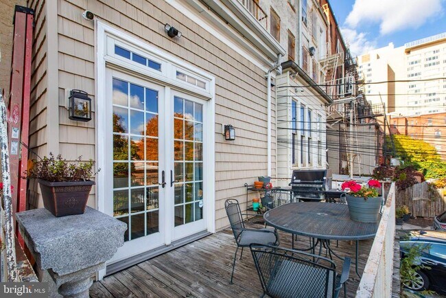 Building Photo - 1007 N Calvert St