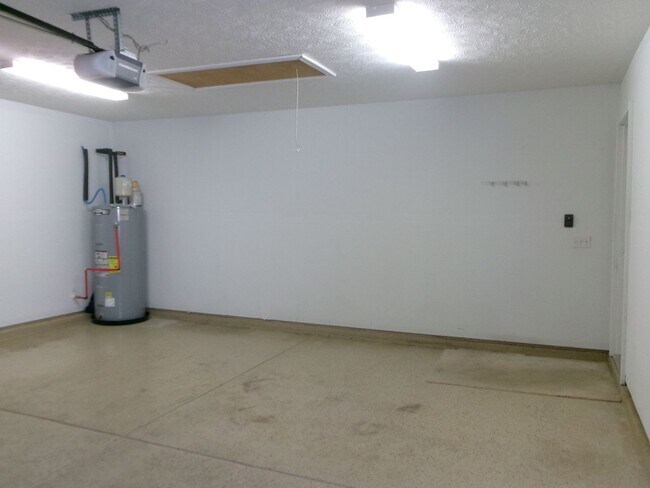 Building Photo - 4659 E Walkerton Rd