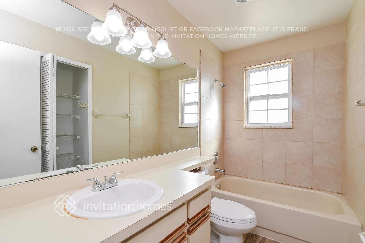 Building Photo - 1233 Ashworth Dr