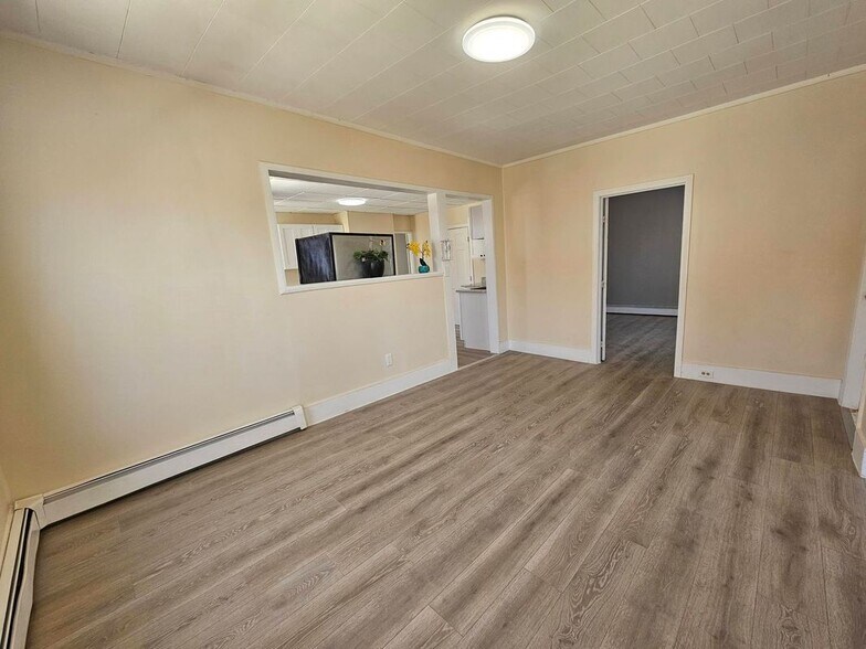 Building Photo - 40 Putnam St