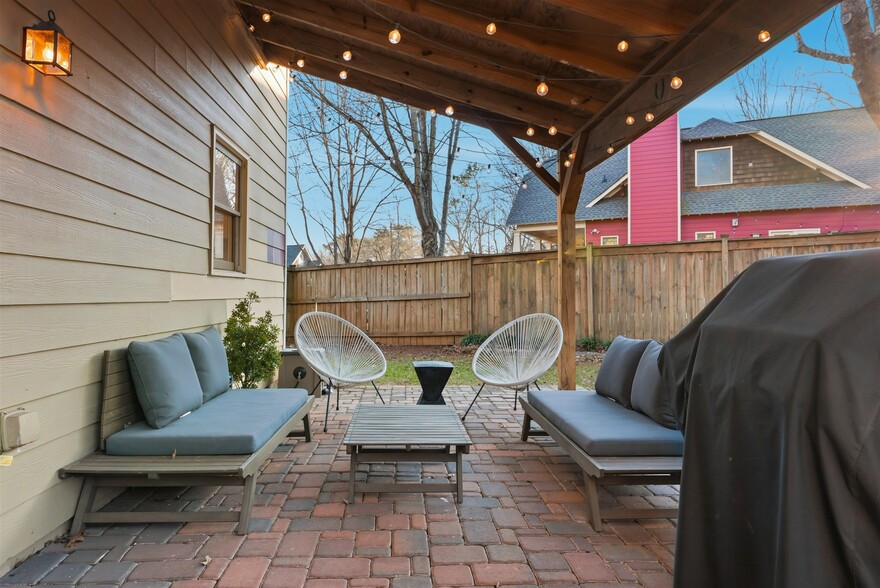 Building Photo - 2555 Hazel Dr SE