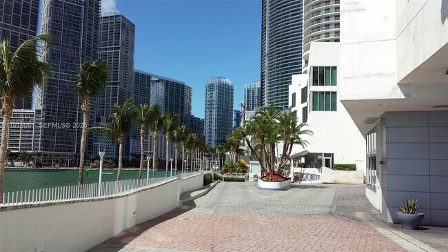 Building Photo - 325 S Biscayne Blvd