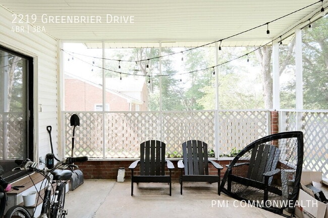 Building Photo - 2219 Greenbrier Dr